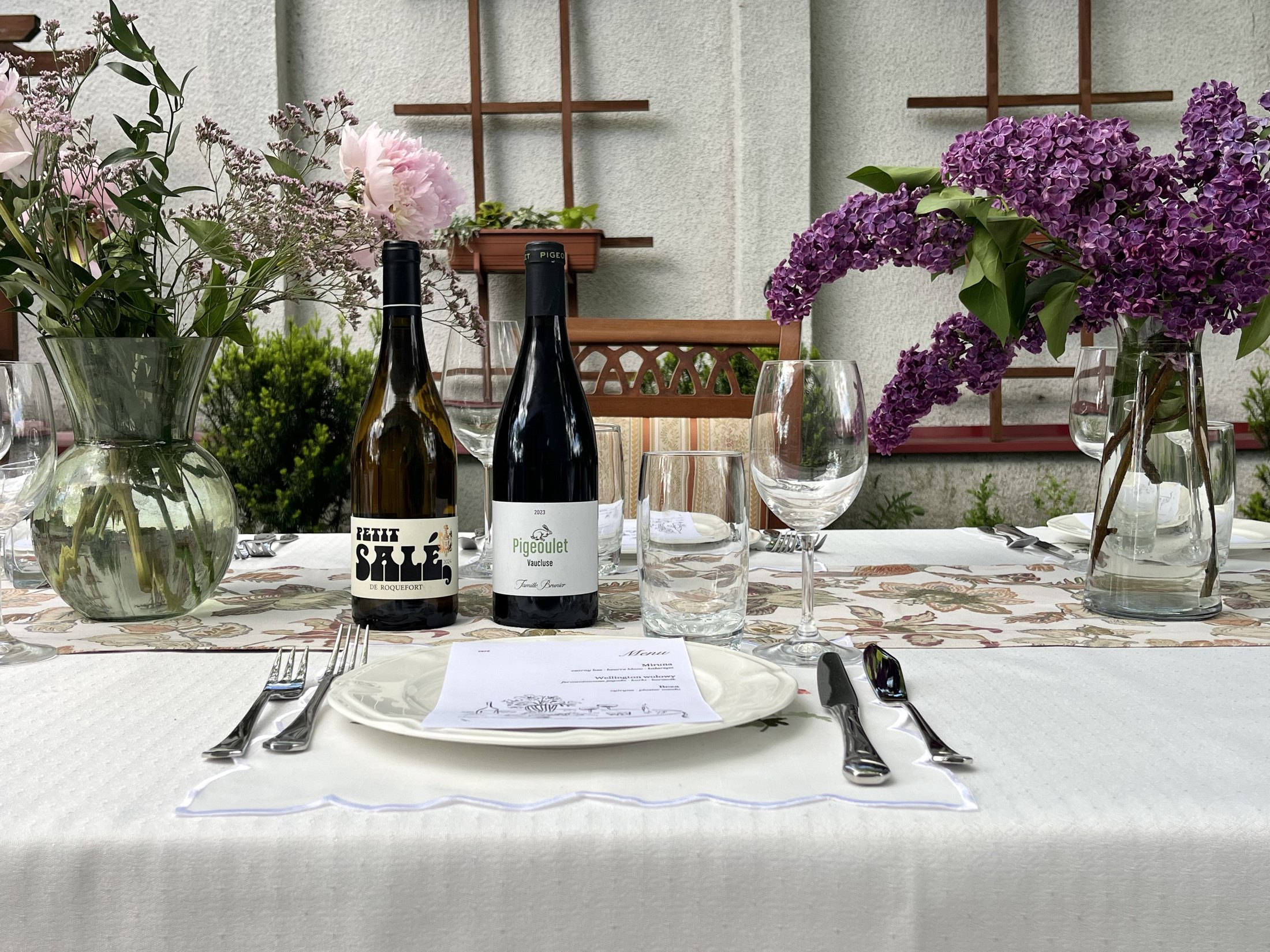 Wine bottles, flowers and table setting for private dining on the Côte d’Azur